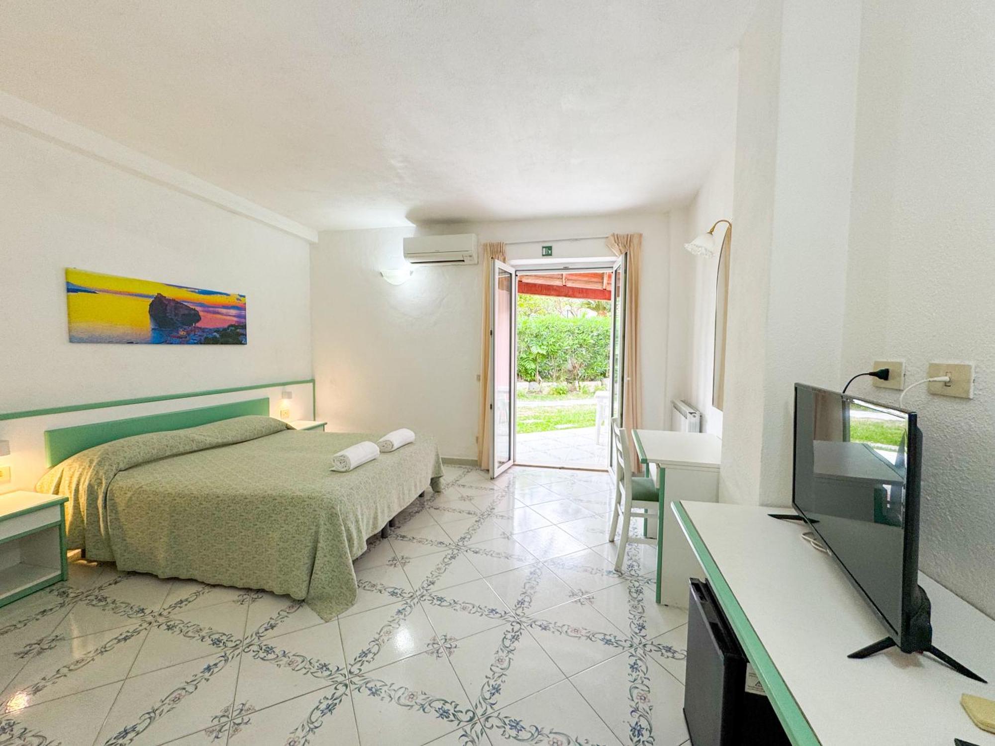 Av Club Terme Colella Hotel Forio di Ischia Екстериор снимка